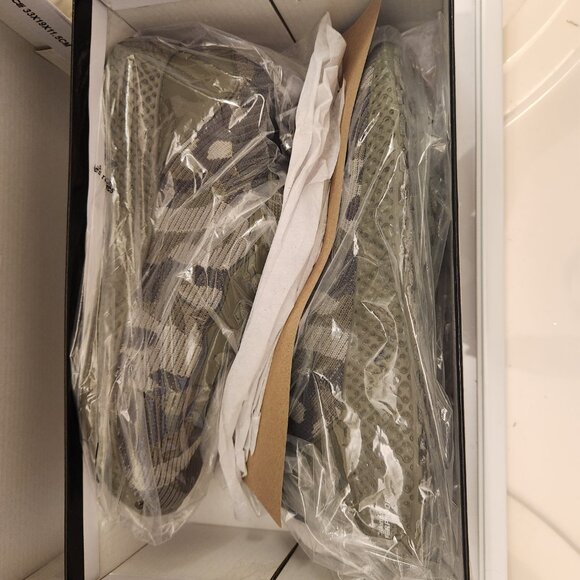 Blondo "Shara" Camo Knit Sneakers. NIB. Size 8.5 - Picture 11 of 11